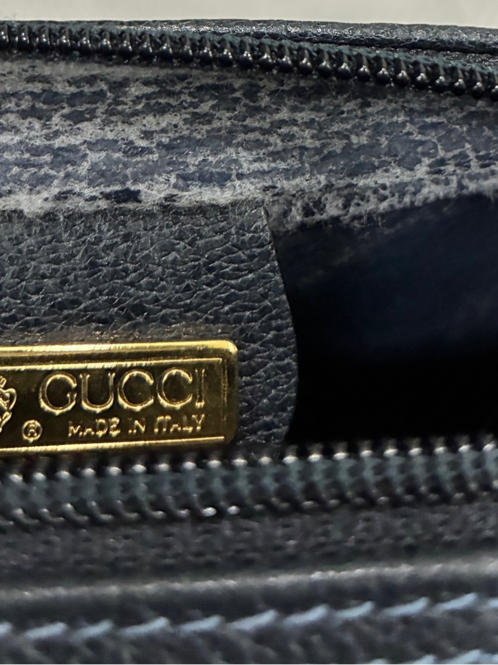 GUCCI
Vintage Wristlet Bag used condition - Picture 6 of 12